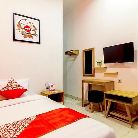 Oyo 1309 Hotel Shafira Syariah Yogyakarta Kültér fotó