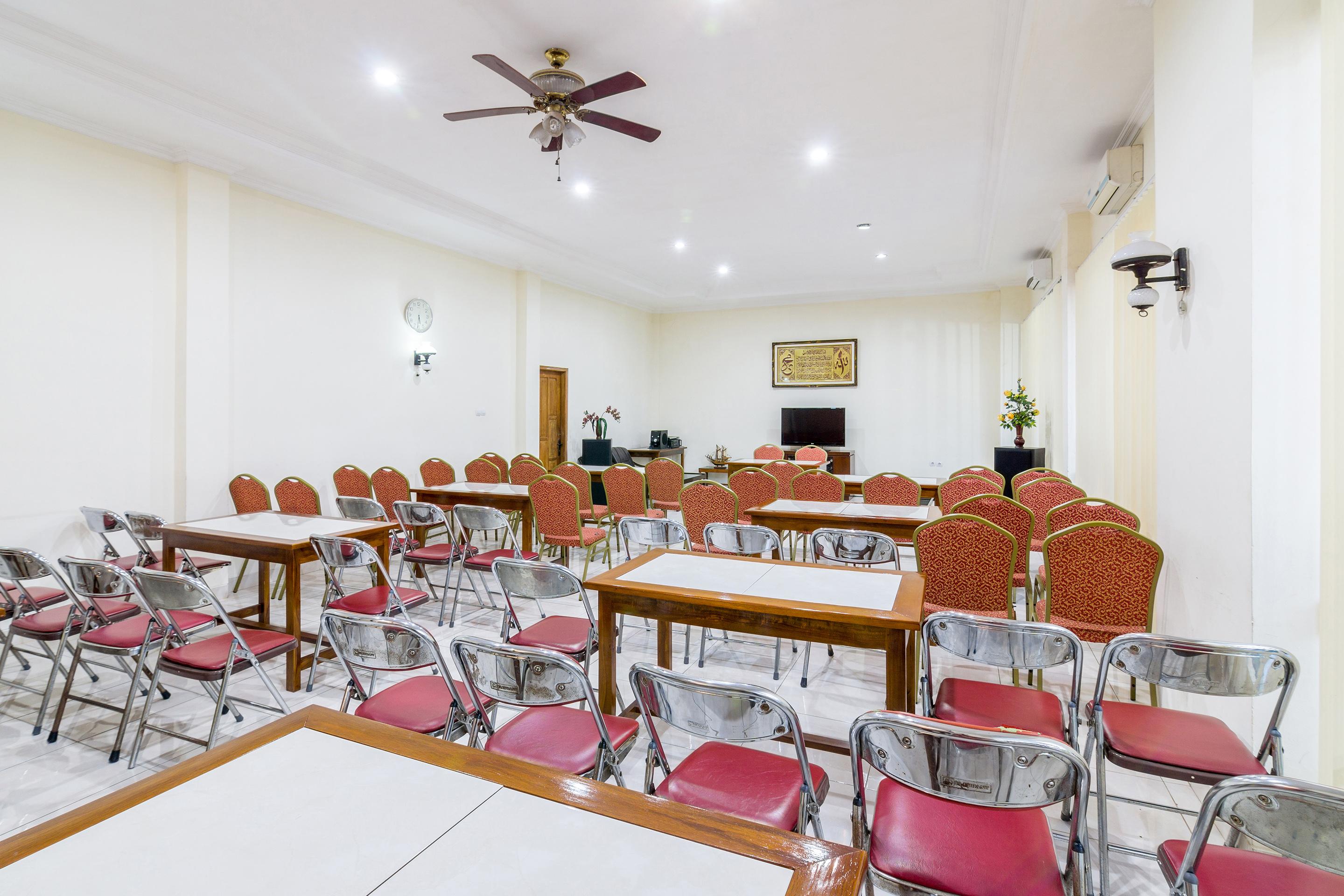 Oyo 1309 Hotel Shafira Syariah Yogyakarta Kültér fotó