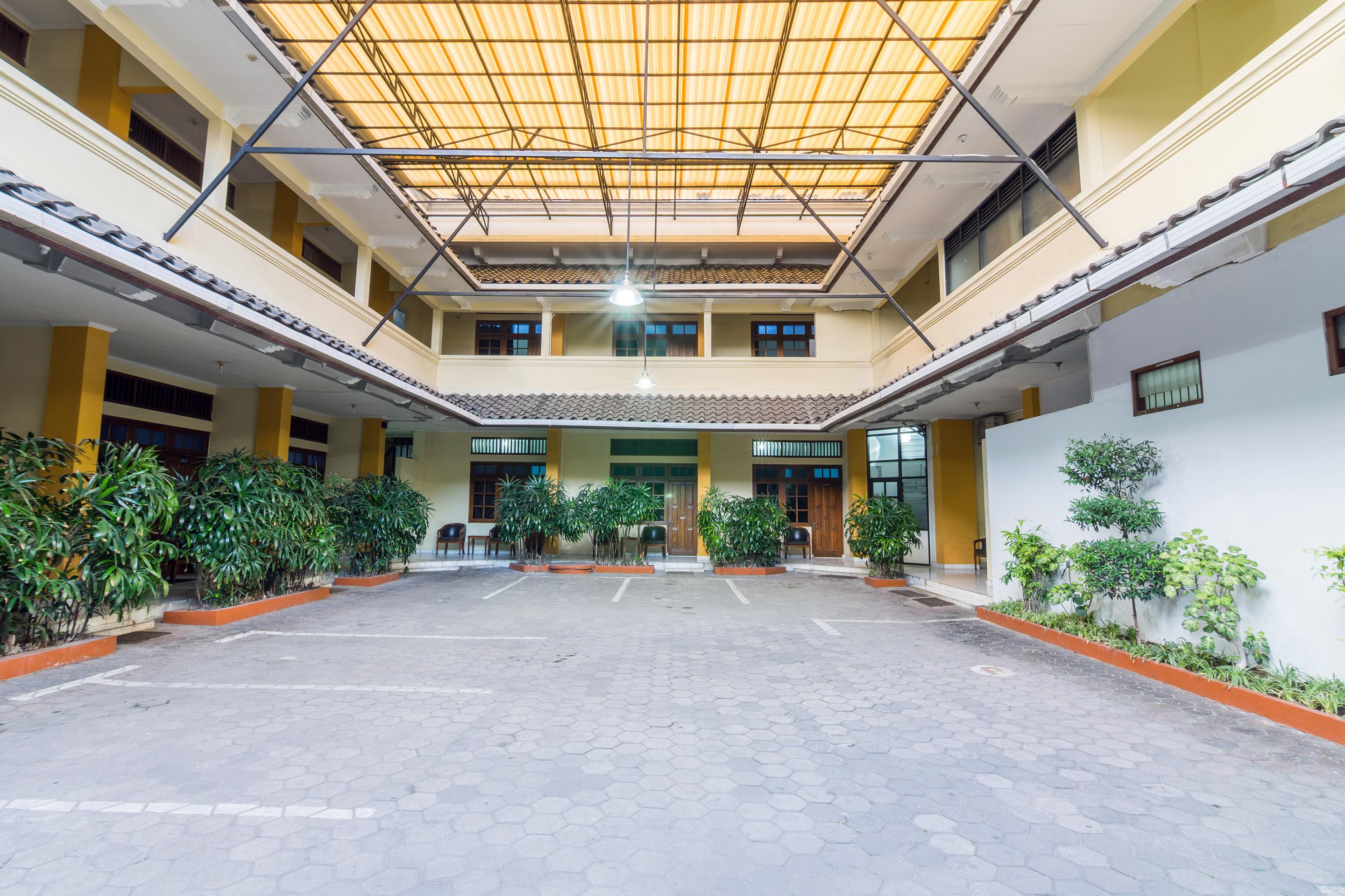 Oyo 1309 Hotel Shafira Syariah Yogyakarta Kültér fotó