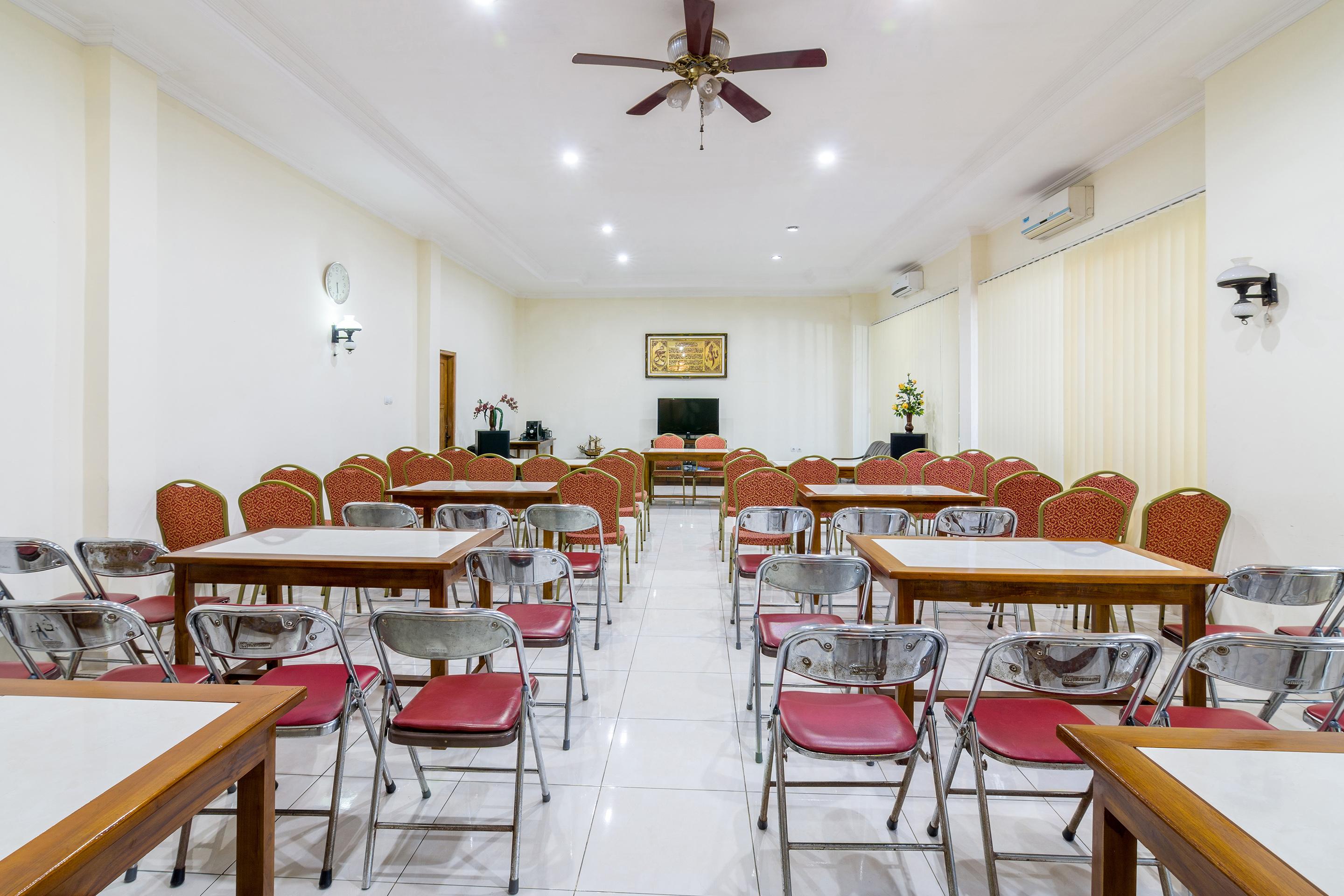 Oyo 1309 Hotel Shafira Syariah Yogyakarta Kültér fotó