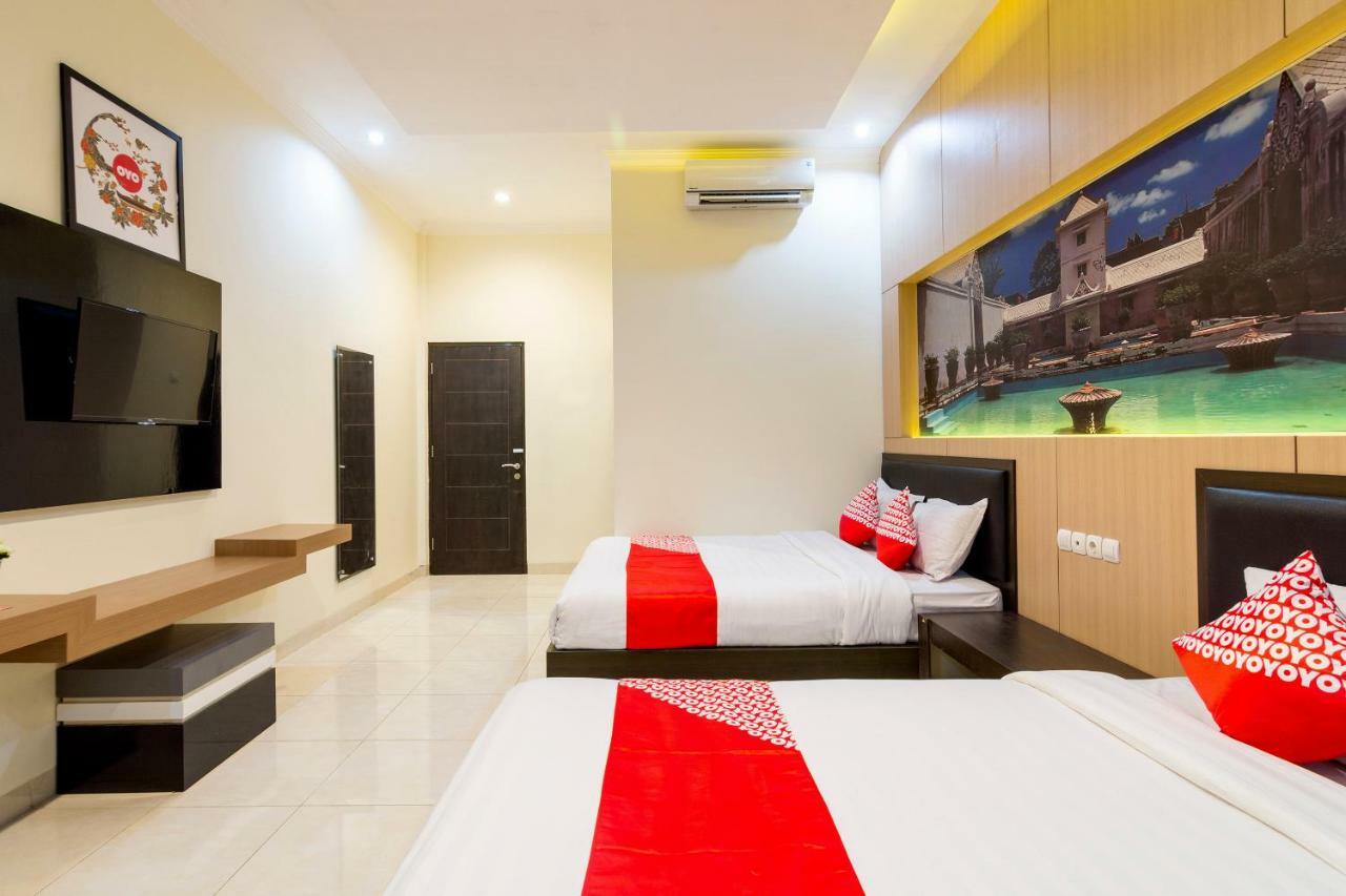 Oyo 1309 Hotel Shafira Syariah Yogyakarta Kültér fotó