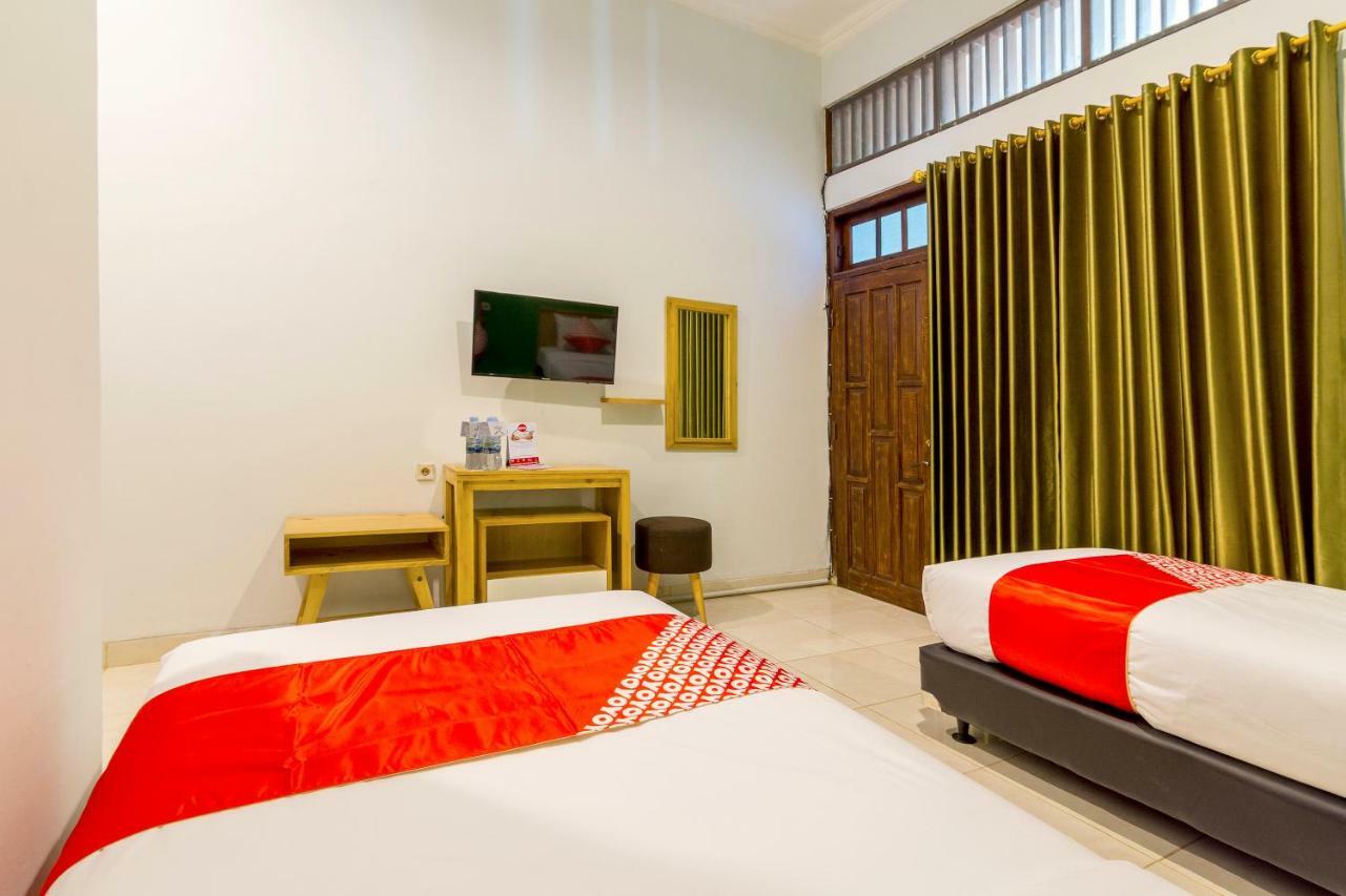 Oyo 1309 Hotel Shafira Syariah Yogyakarta Kültér fotó