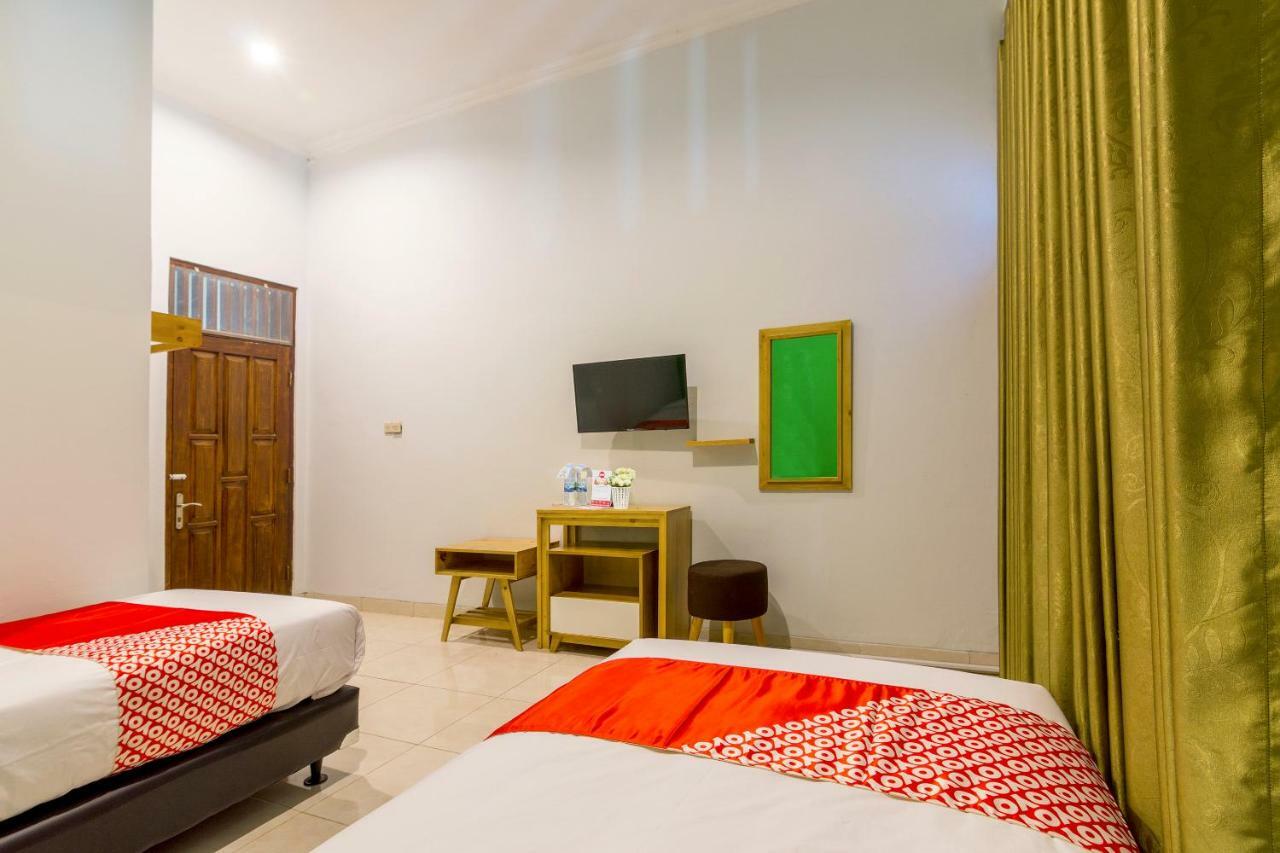 Oyo 1309 Hotel Shafira Syariah Yogyakarta Kültér fotó