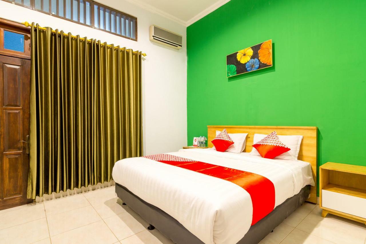 Oyo 1309 Hotel Shafira Syariah Yogyakarta Kültér fotó